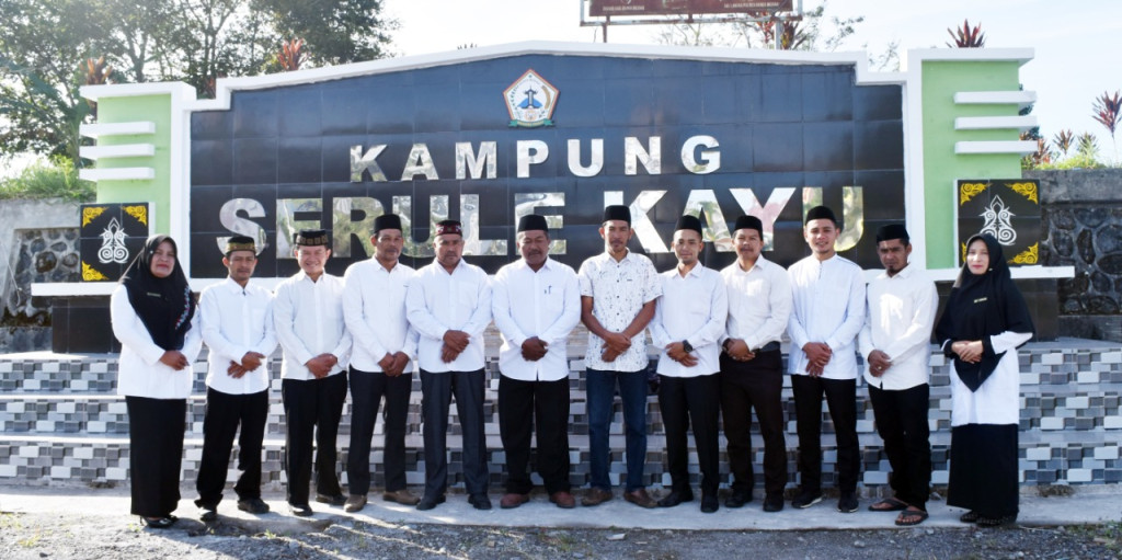 Photo Reje serta Aparatur Kampung